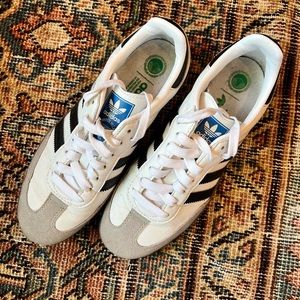 Adidas Samba size 5.5/ women’s 7